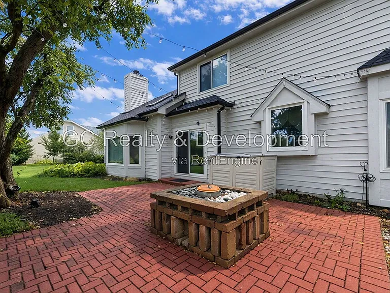 882 Clarendon Ln — Photo 41