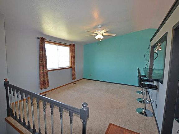 3rd image of 717 Pioneer Ln
