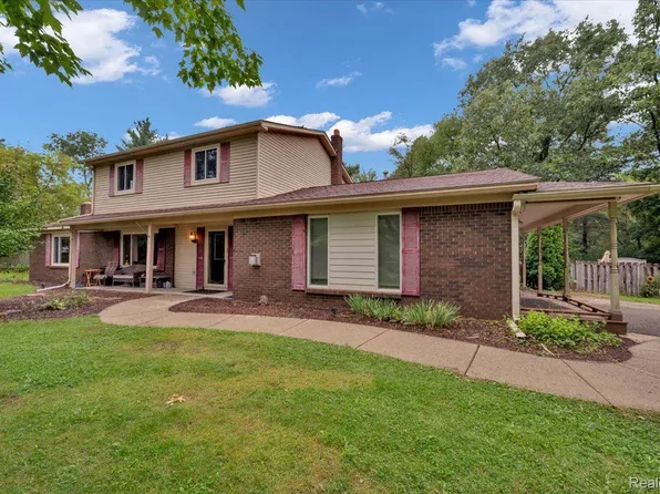 4295 McKeachie Rd, White Lake, MI 48383