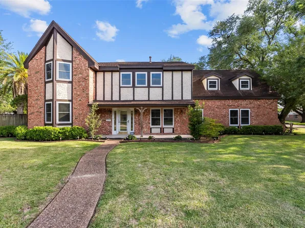 8515 Twelve Oaks Dr, Texas City, TX 77591