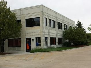 733 Ridgeview Dr, McHenry, IL 60050