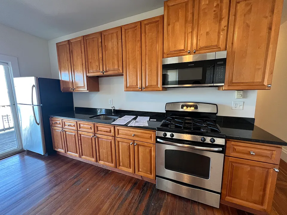 27 Buttonwood St #3