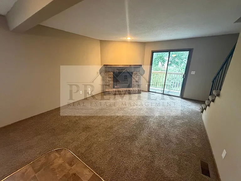 3 bd/1.5 ba townhome - 3556 NE Independence Ave, Lee's Summit, MO 64064 // Rent $1425 (end unit) — Photo 7
