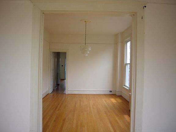 4th image of 4713 N Hermitage Ave #2F