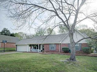 201 Indian Summer Ln, Clinton, MS 39056