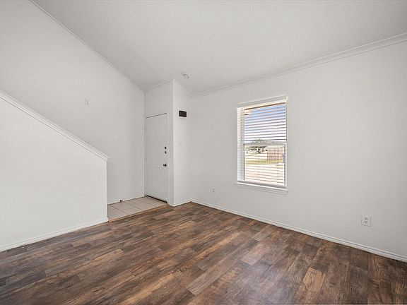 5th image of 311 Kings Way Dr APT D
