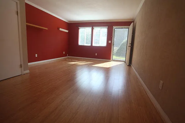 2 bed, 896 sqft, $3,350 — Photo 2