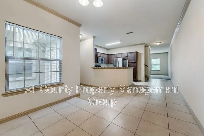 3 bed, 2.0 bath, 1550 sqft, $1,995 — Photo 3