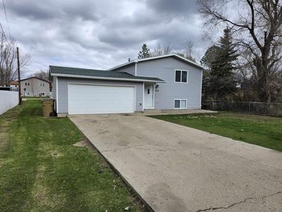 919 38th St SE, Minot, ND, 58701