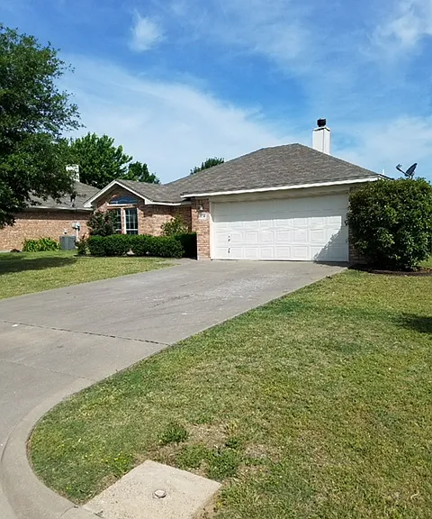 214 Preston Dr — Photo 3