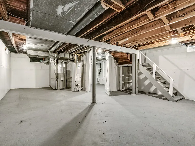 488 Alexander St — Photo 12