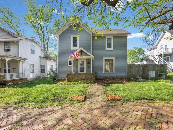 303 E Wea St, Paola, KS 66071