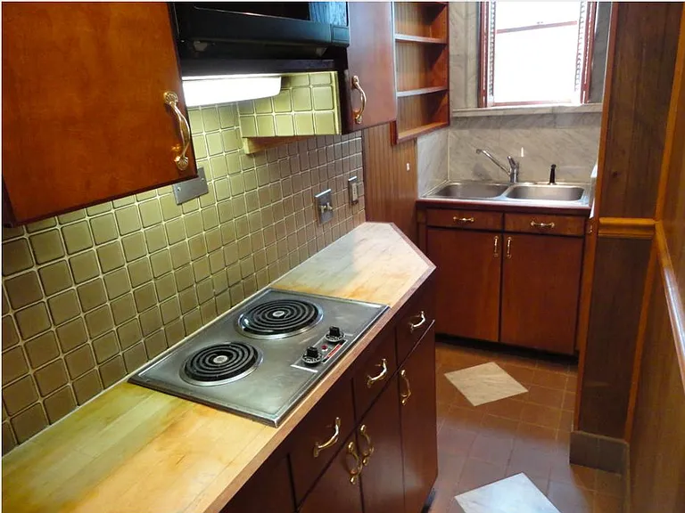 604 Madison Ave #2R — Photo 3