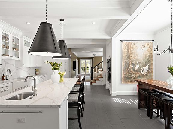 3rd image of 18 Logan St