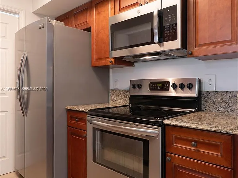 875 Riverside Dr #715 — Photo 9