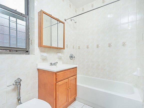 3rd image of 511 W 167th St APT 1A