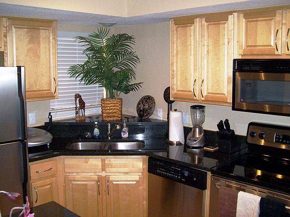2nd image of 828 Shoreline Cir