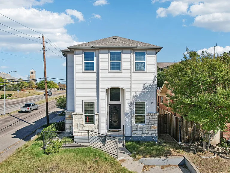 422 N Marlborough Ave — Photo 26