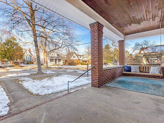 3rd image of 1565 Reid Ave