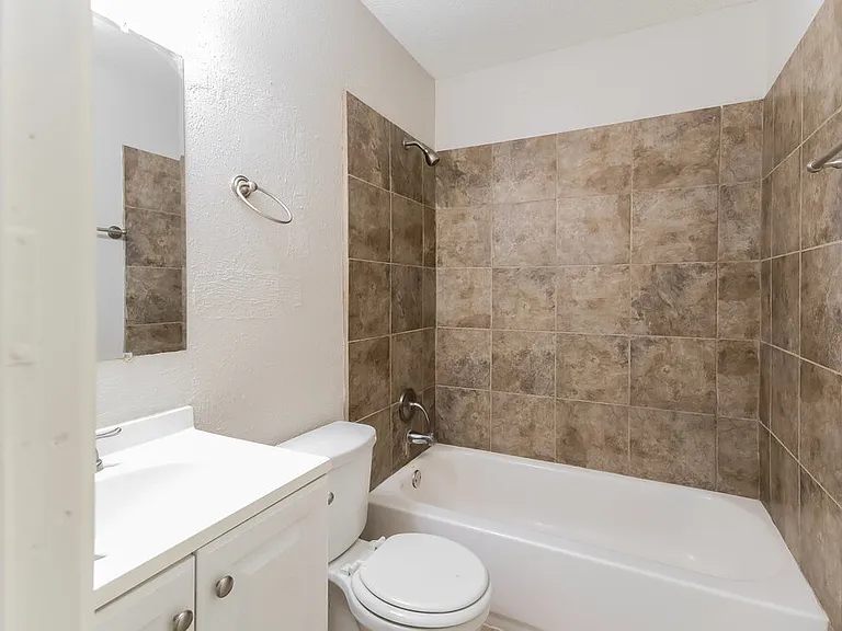 16111 Rosenridge Dr — Photo 21