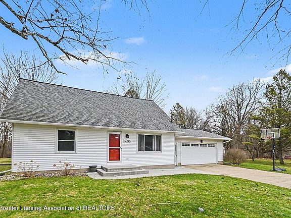 3rd image of 14295 White Oaks Dr