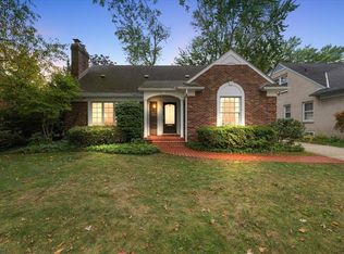 1485 Torrey Rd, Grosse Pointe Woods, MI 48236