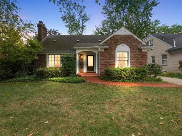 1485 Torrey Rd, Grosse Pointe Woods, MI 48236