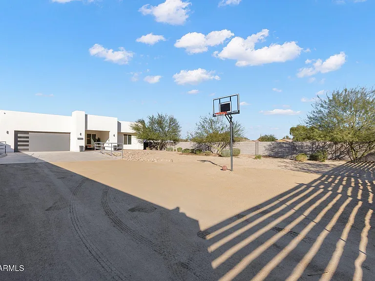 2252 E South Mountain Ave — Photo 5