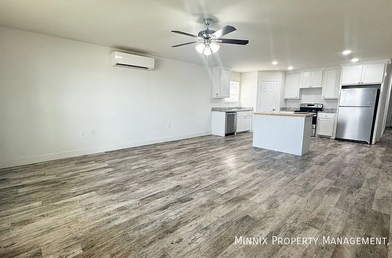 1519 E 14th St — Photo 9