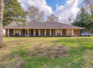 516 Inglewood Dr, Vicksburg, MS 39180
