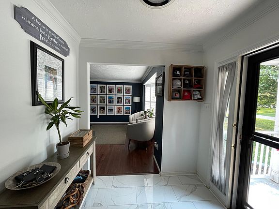Sitting room to the right of the entry.