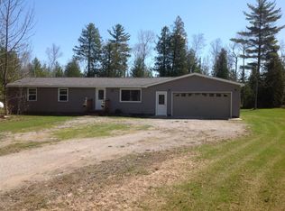 16653 Pineview Dr, Presque Isle, MI 49777