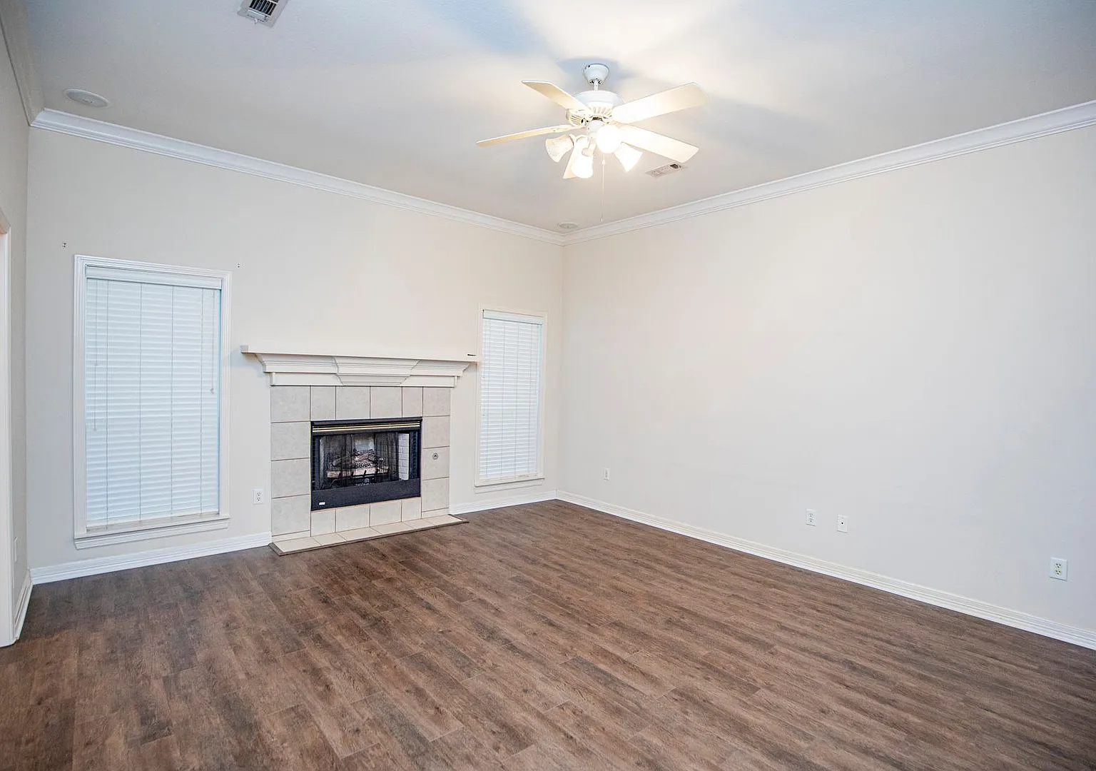 908 Cheyenne — Photo 2