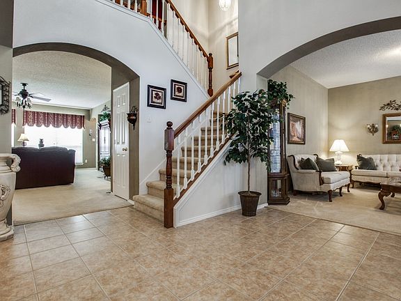 2nd image of 3213 Lochwood Dr