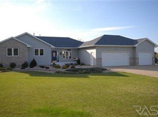 26787 Country Acre Dr, Sioux Falls, SD 57106