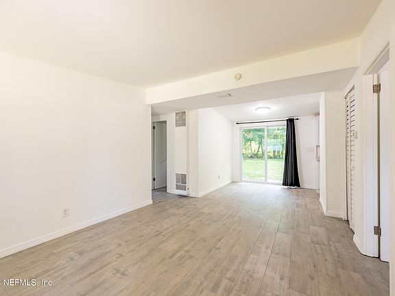 3rd image of 933 BECKNER Avenue