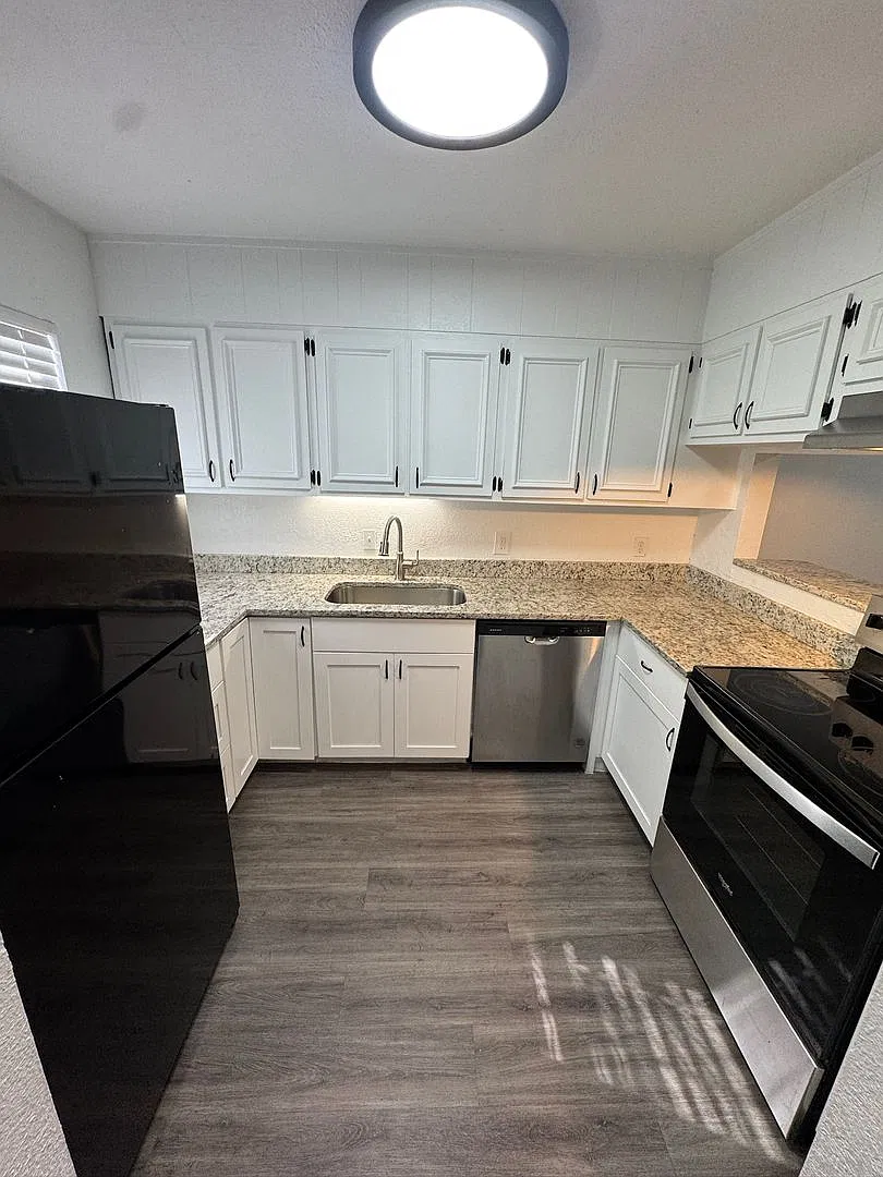 2 bed, 1.5 bath, 1200 sqft, $1,289 — Photo 3