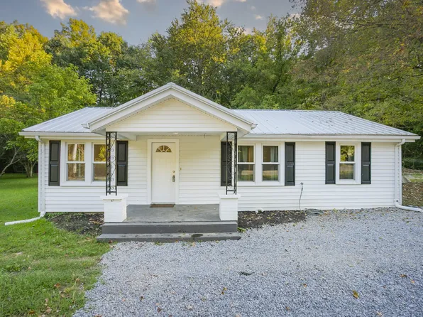 595 Water St, Charlotte, TN 37036