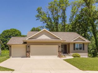 2008 Shady Grove Rd SW, Cedar Rapids, IA 52404