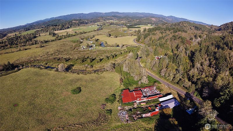 2nd image of 105 E Valley Road