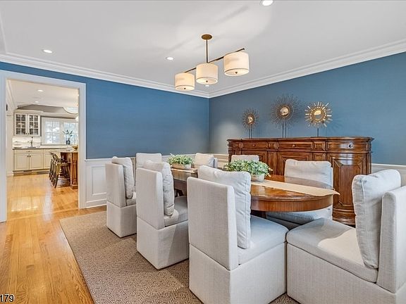 3rd image of 49 Hilltop Rd