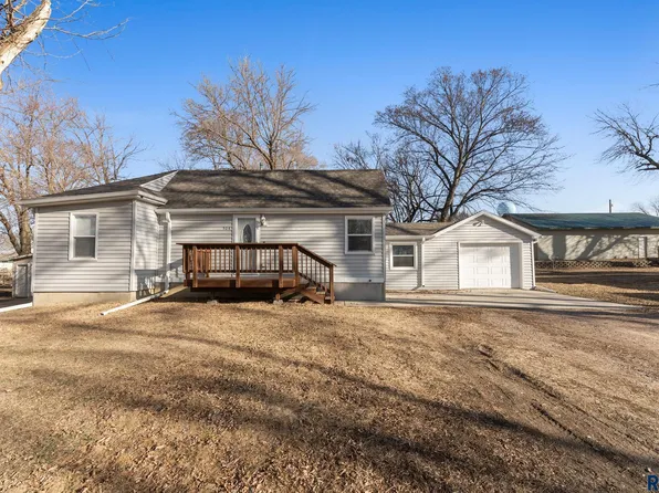 504 Southside Ave, Valley Springs, SD 57068