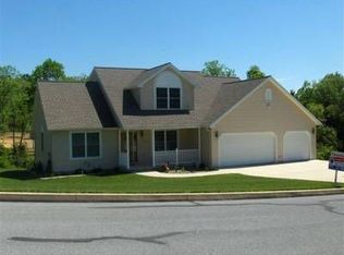 1101 Cardinal Ln, Williamsport, PA 17701