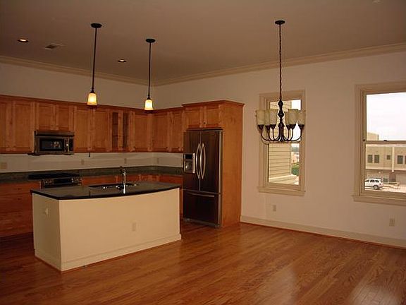 5th image of 400 NE 2nd #40