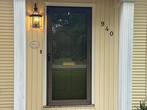 3rd image of 940 Central Dr