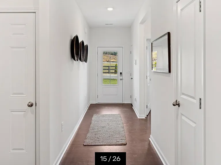 46 Colonial Cv — Photo 2