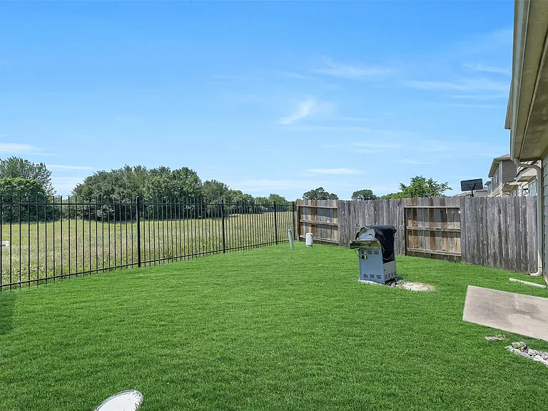15134 Trinity Meadow Dr — Photo 22