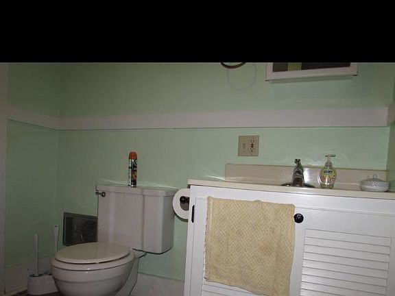 4th image of 108 1/2 S Whitley St