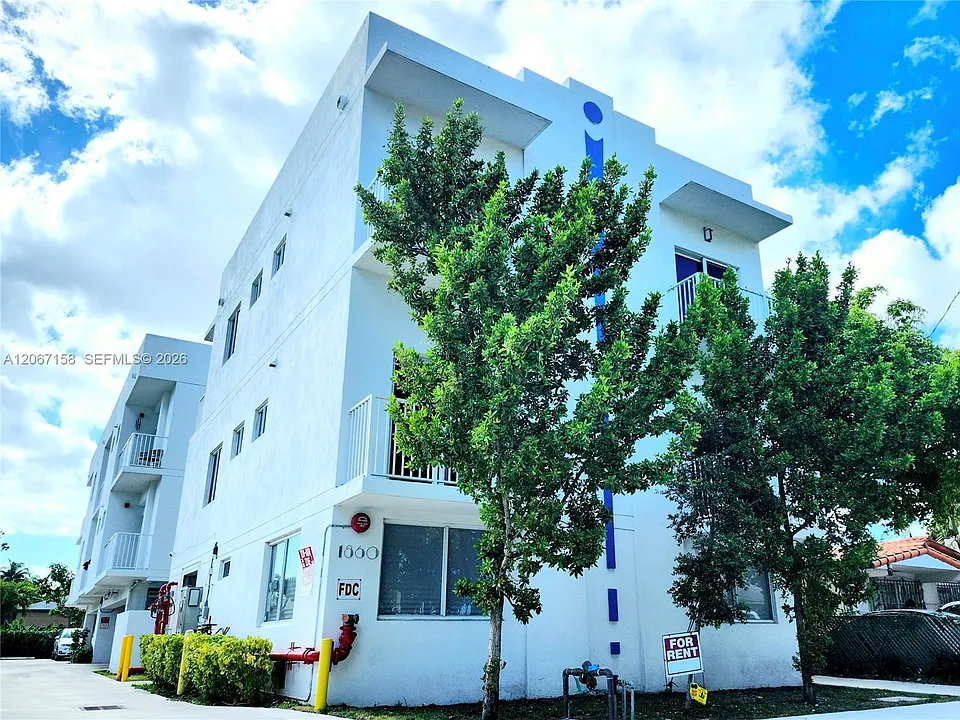 1860 NW 24th Ave #302