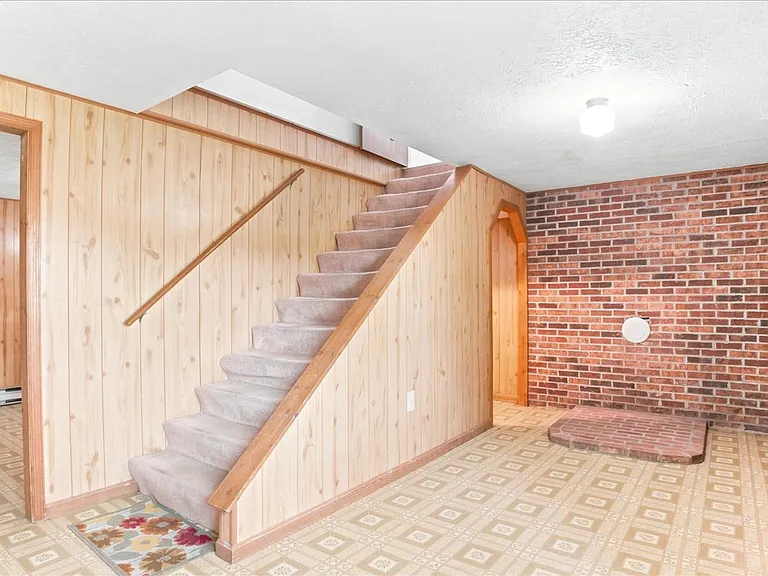 102 Linwood Ct — Photo 50